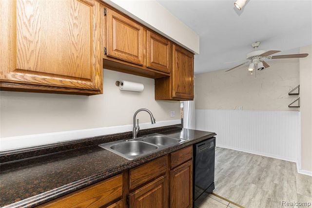 8136 Busko, Warren, MI 48093