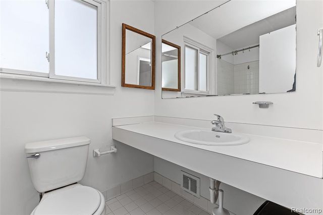 8136 Busko, Warren, MI 48093