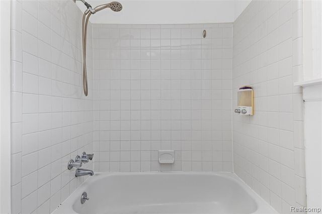 8136 Busko, Warren, MI 48093