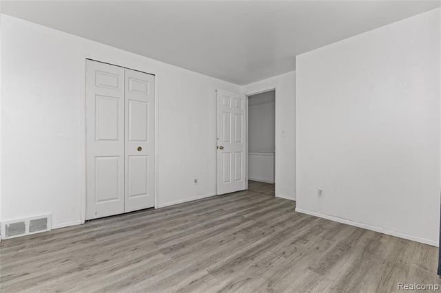 8136 Busko, Warren, MI 48093