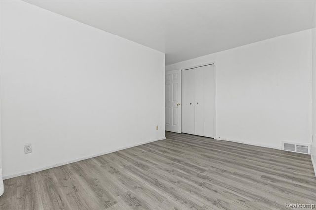 8136 Busko, Warren, MI 48093