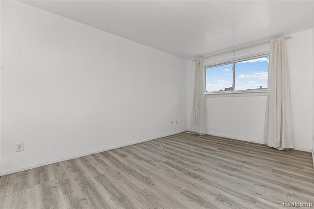 8136 Busko, Warren, MI 48093