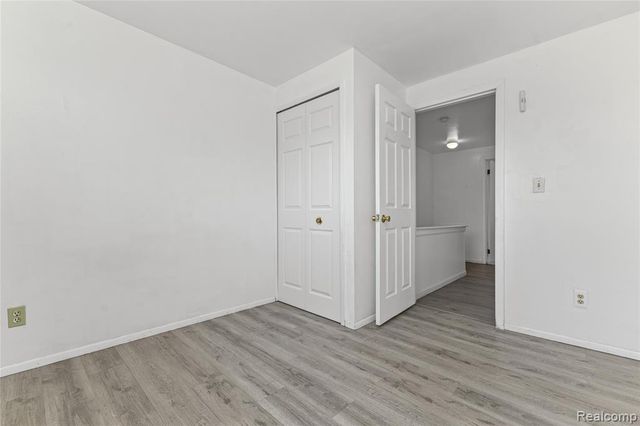 8136 Busko, Warren, MI 48093
