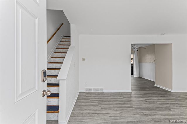 8136 Busko, Warren, MI 48093