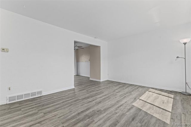 8136 Busko, Warren, MI 48093