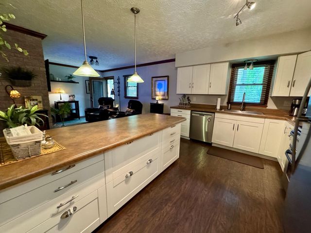 703 Dorchester Drive, Springfield, OH 45506