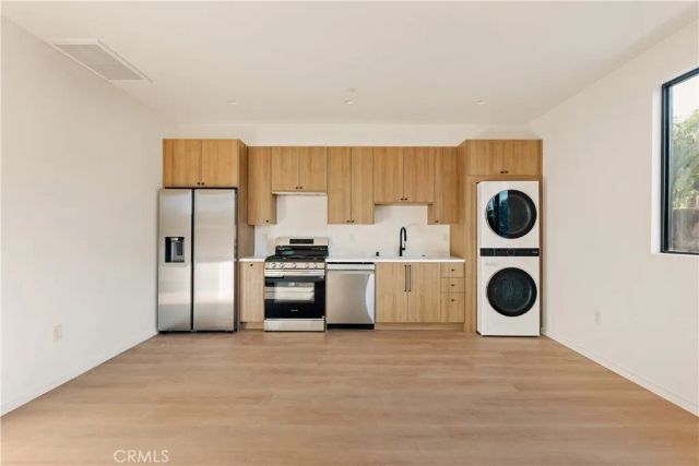 17852 Saticoy Street, Reseda, CA 91335