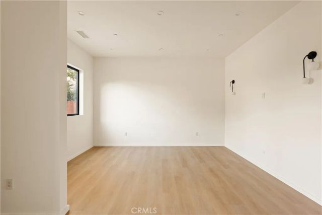 17852 Saticoy Street, Reseda, CA 91335