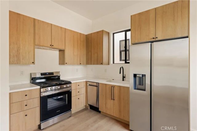 17852 Saticoy Street, Reseda, CA 91335