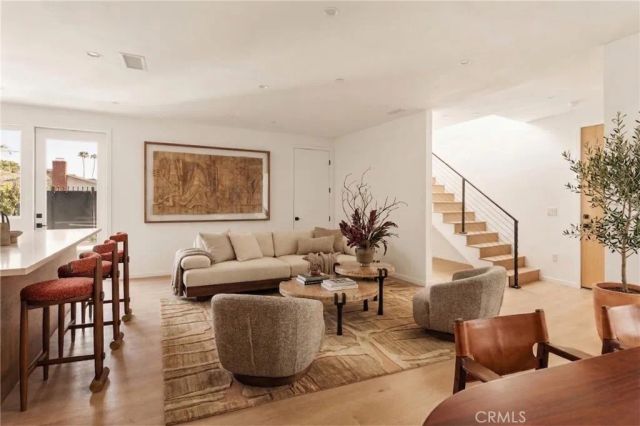 17852 Saticoy Street, Reseda, CA 91335