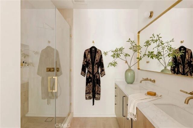 17852 Saticoy Street, Reseda, CA 91335