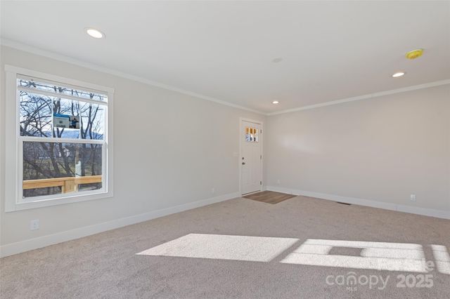 77 Geiranger Drive, Clyde, NC 28721