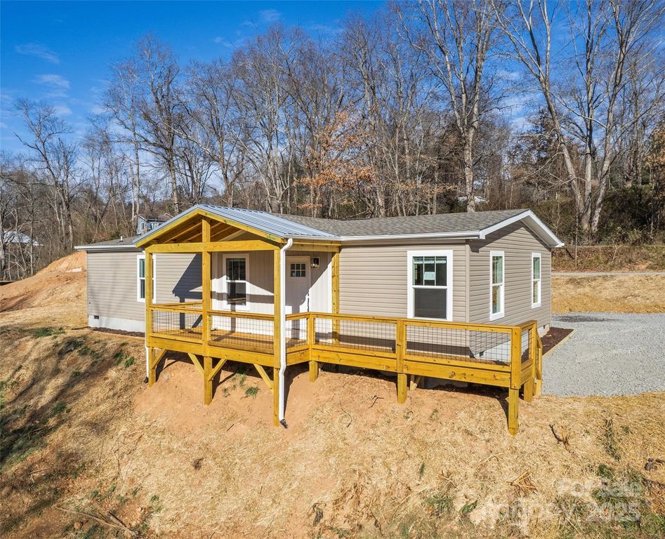77 Geiranger Drive, Clyde, NC 28721
