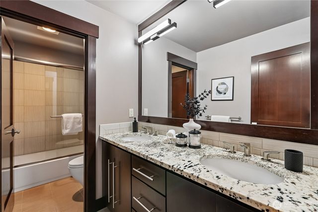 7015 NE 138th Street, Kirkland, WA 98034