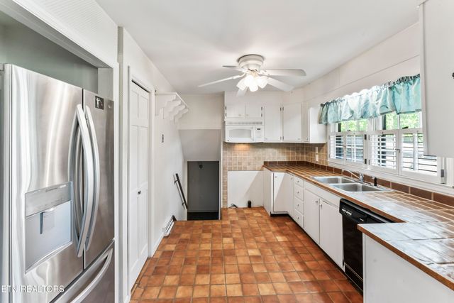 212 W Central Ave, Sweetwater, TN 37874