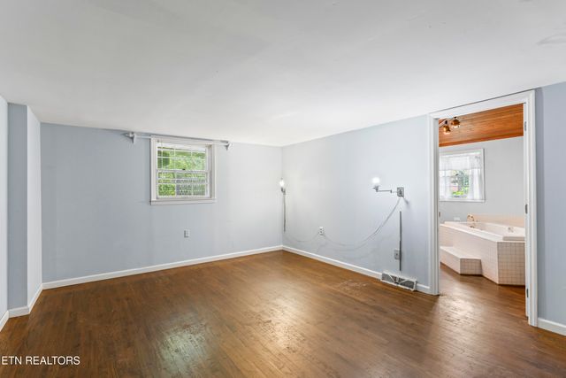 212 W Central Ave, Sweetwater, TN 37874