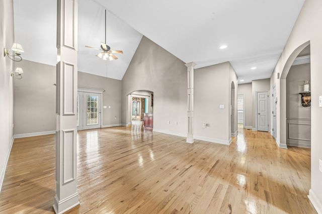 3693 Trousdale Ln, Columbia, TN 38401