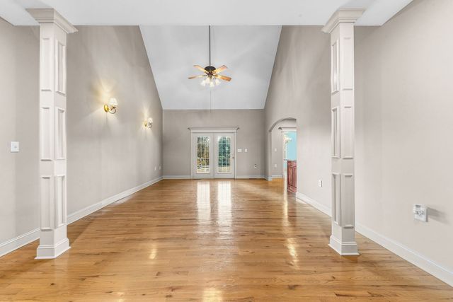 3693 Trousdale Ln, Columbia, TN 38401