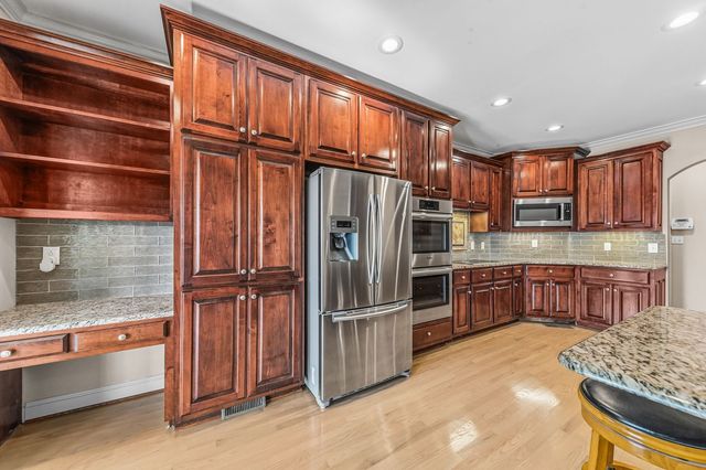 3693 Trousdale Ln, Columbia, TN 38401