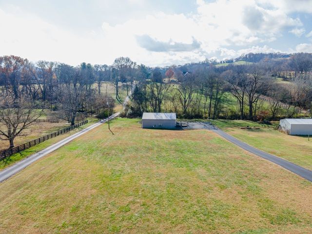 3693 Trousdale Ln, Columbia, TN 38401
