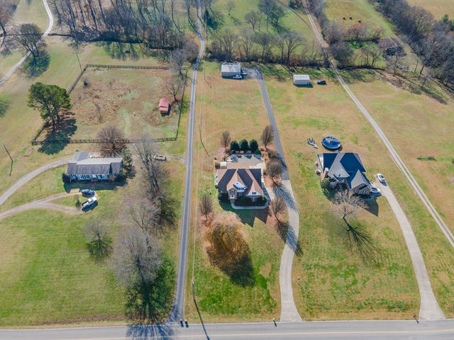 3693 Trousdale Ln, Columbia, TN 38401