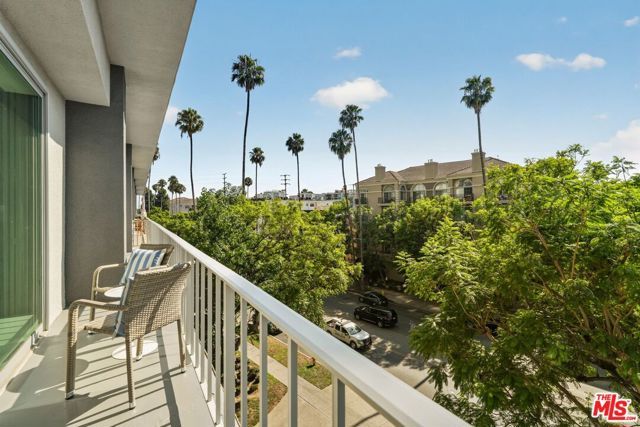 100 S Doheny Drive 402, Los Angeles, CA 90048