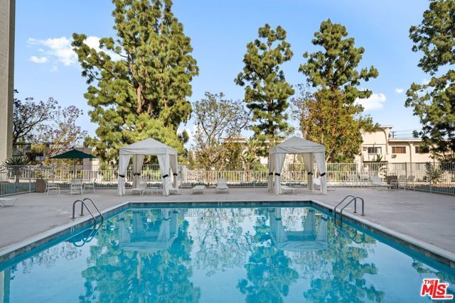 100 S Doheny Drive 402, Los Angeles, CA 90048
