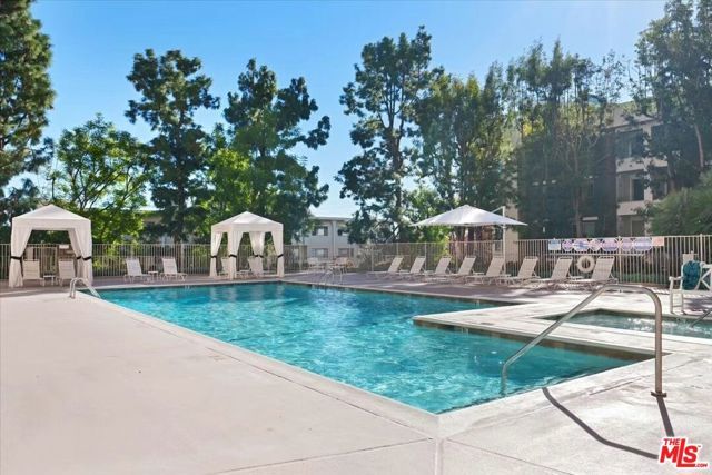 100 S Doheny Drive 402, Los Angeles, CA 90048