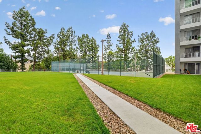 100 S Doheny Drive 402, Los Angeles, CA 90048