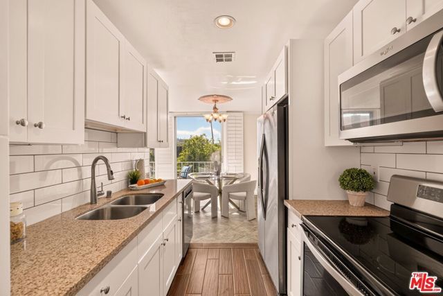 100 S Doheny Drive 402, Los Angeles, CA 90048