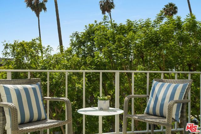 100 S Doheny Drive 402, Los Angeles, CA 90048