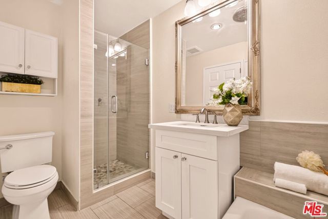 100 S Doheny Drive 402, Los Angeles, CA 90048