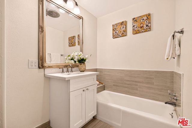 100 S Doheny Drive 402, Los Angeles, CA 90048