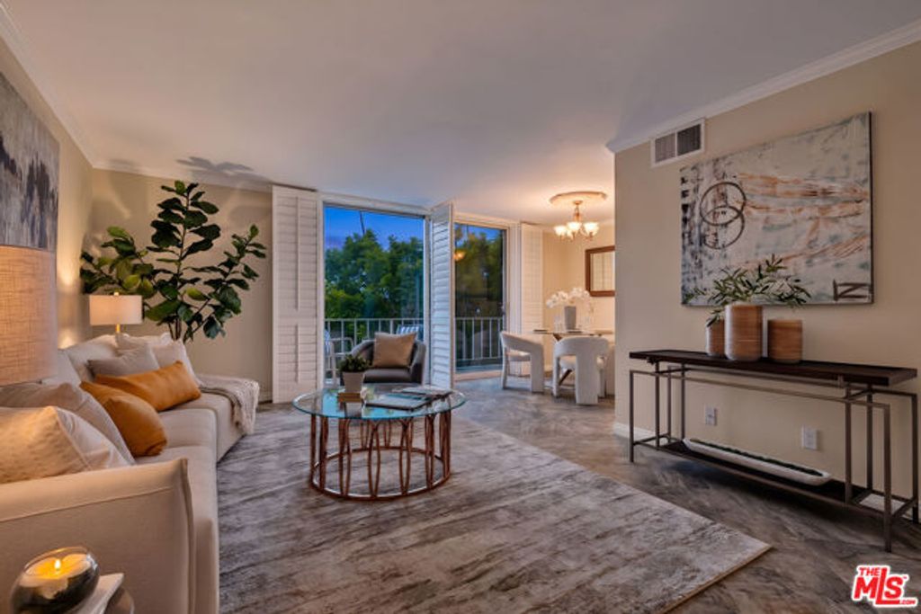 100 S Doheny Drive 402, Los Angeles, CA 90048