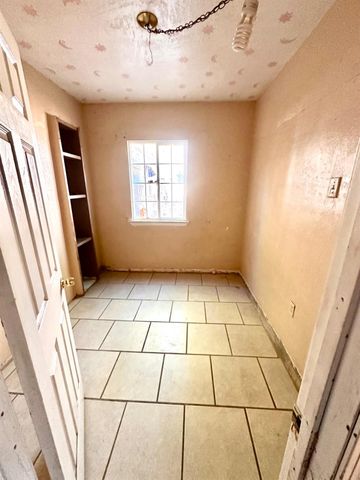 1924 Kenneth St, Modesto, CA 95351