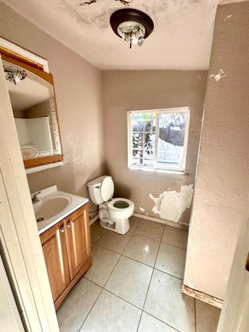 1924 Kenneth St, Modesto, CA 95351