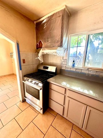 1924 Kenneth St, Modesto, CA 95351
