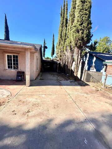 1924 Kenneth St, Modesto, CA 95351
