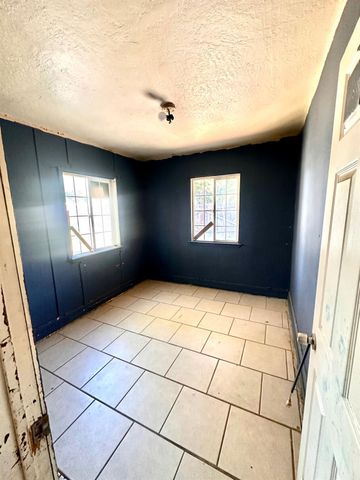 1924 Kenneth St, Modesto, CA 95351