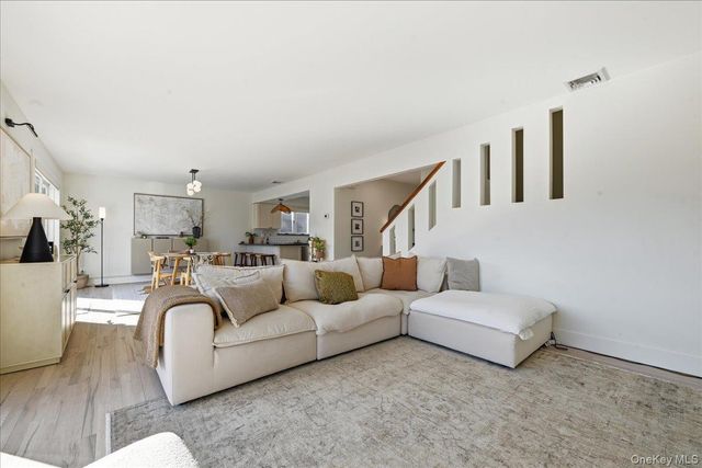 141 Annuskemunnica Road, Babylon, NY 11702