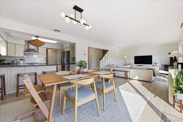 141 Annuskemunnica Road, Babylon, NY 11702