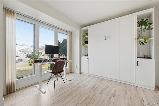 141 Annuskemunnica Road, Babylon, NY 11702