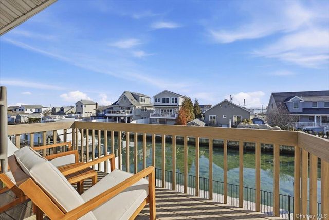 141 Annuskemunnica Road, Babylon, NY 11702