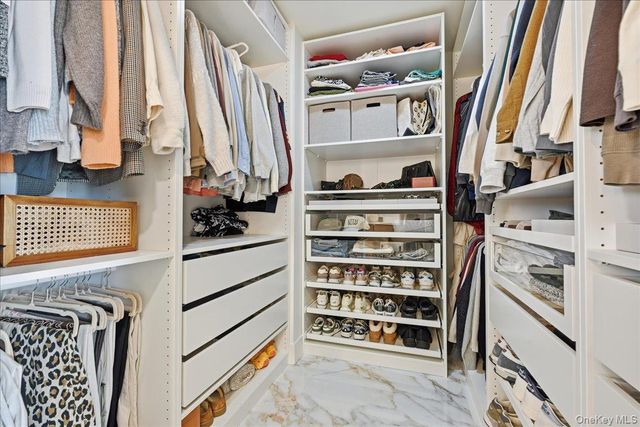 141 Annuskemunnica Road, Babylon, NY 11702