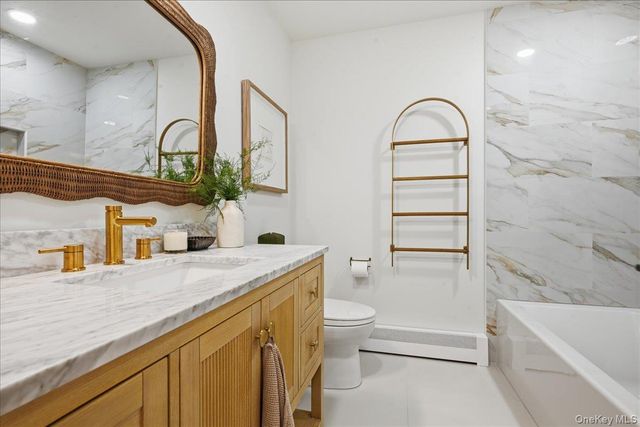 141 Annuskemunnica Road, Babylon, NY 11702