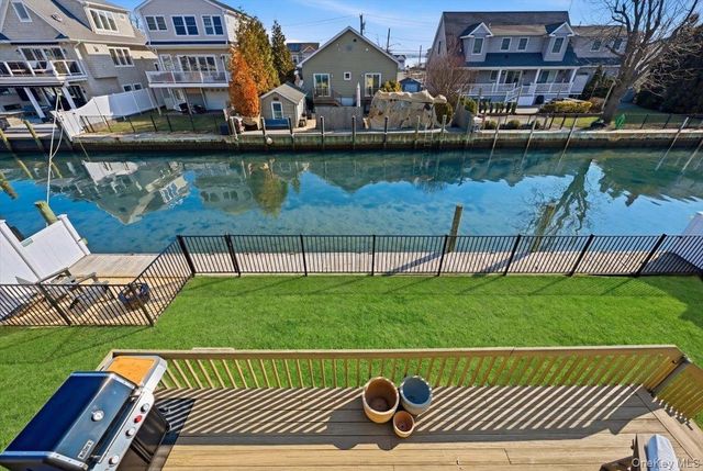 141 Annuskemunnica Road, Babylon, NY 11702