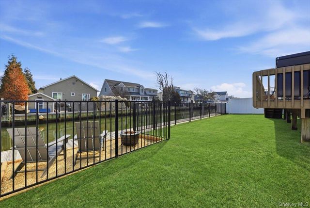 141 Annuskemunnica Road, Babylon, NY 11702