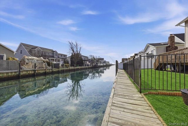 141 Annuskemunnica Road, Babylon, NY 11702