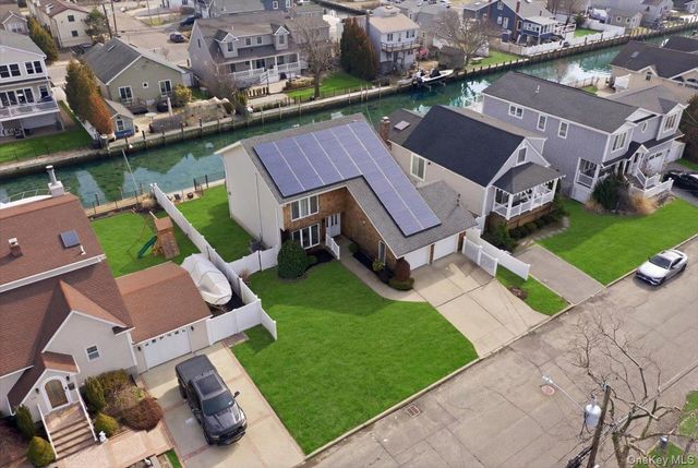 141 Annuskemunnica Road, Babylon, NY 11702