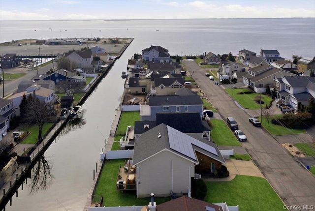 141 Annuskemunnica Road, Babylon, NY 11702